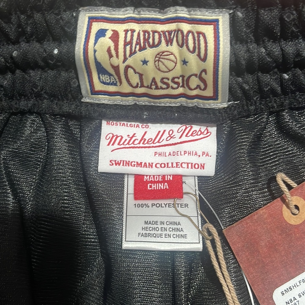Chicago Bulls 1997-98 Neapolitan Swingman Shorts - Picture 12 of 12